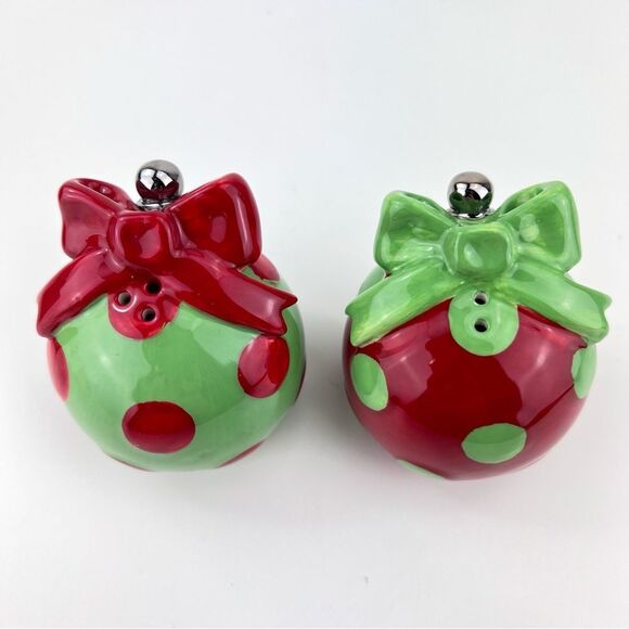 Burtone BURTO Christmas Ornament Shaped Red And Green Salt And Pepper Shakers - Picture 4 of 11